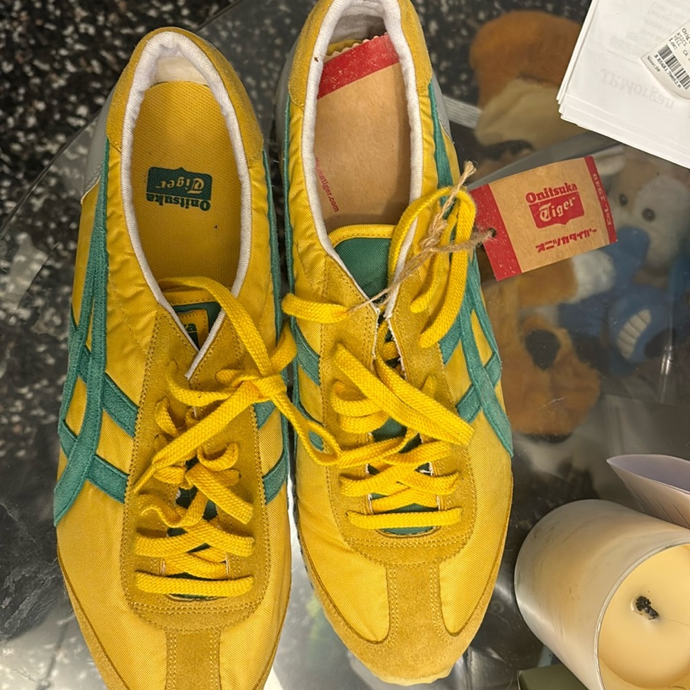 Onitsuka tiger size 10 sneaker